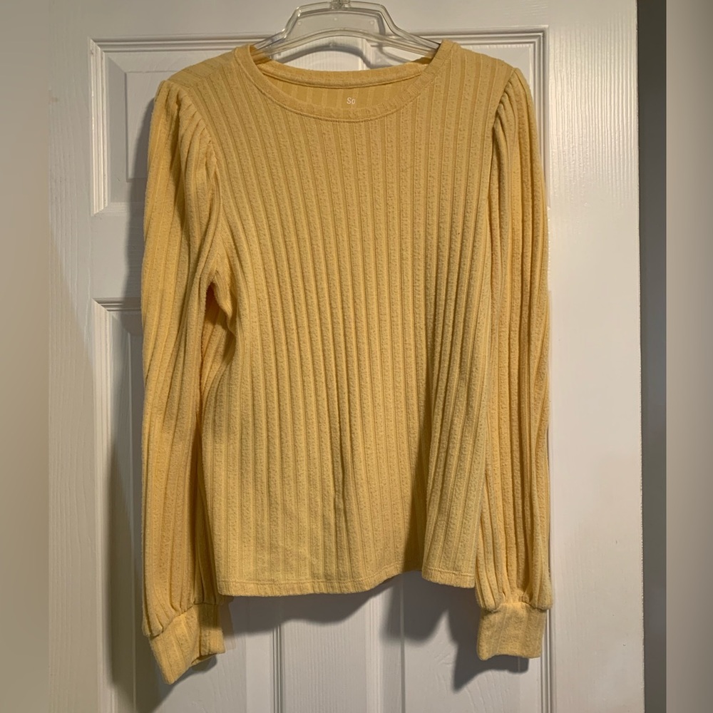 pastel pale yellow puff sleeve sweater super soft lightly ribbed SO L